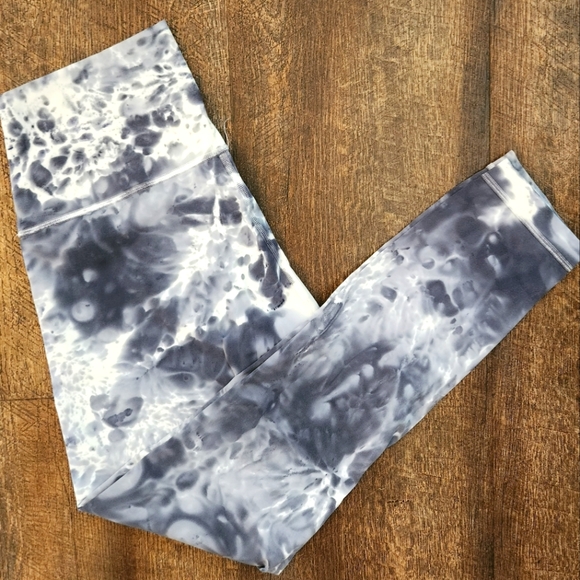 Lululemon wunderunder leggings size 6 25" - Picture 3 of 3